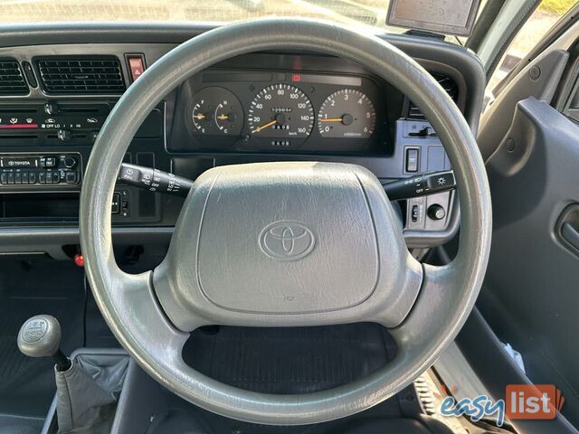 2002 Toyota Hiace LH184R COMMUTER 3.0 Litre Diesel 14 Seater People Mover 5 Speed Manual