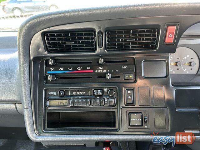 2002 Toyota Hiace LH184R COMMUTER 3.0 Litre Diesel 14 Seater People Mover 5 Speed Manual