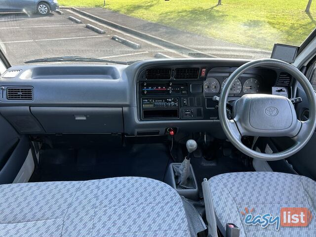 2002 Toyota Hiace LH184R COMMUTER 3.0 Litre Diesel 14 Seater People Mover 5 Speed Manual
