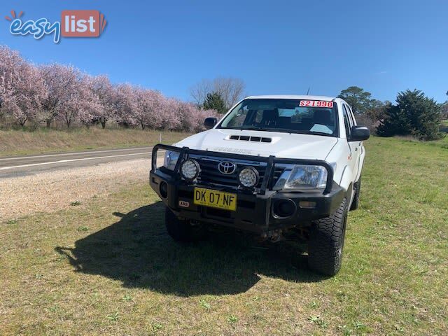 2013 TOYOTA HILUX SR (4X4) KUN26R MY14 UTE TRAY, 4 DOORS, 5 SEATS