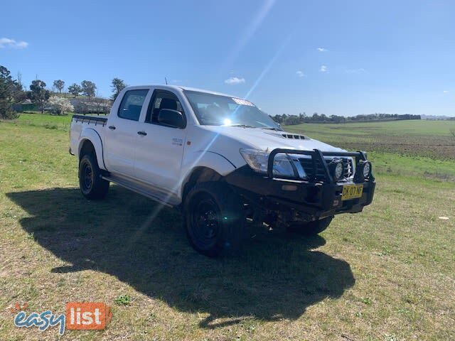 2013 TOYOTA HILUX SR (4X4) KUN26R MY14 UTE TRAY, 4 DOORS, 5 SEATS