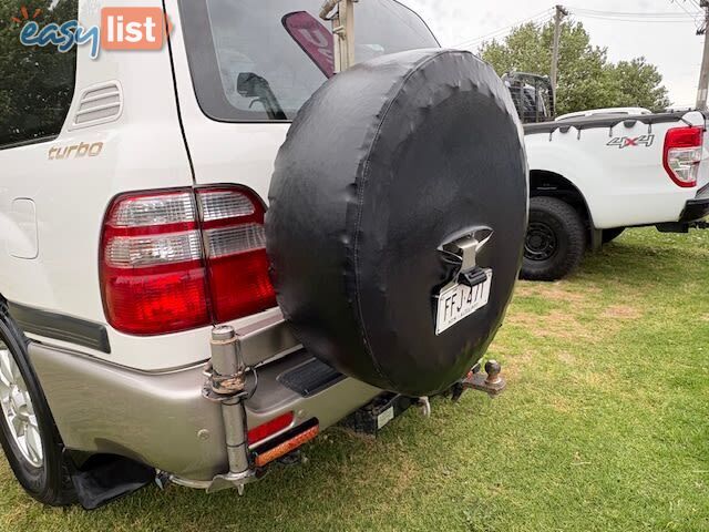 2003 TOYOTA LANDCRUISER (4X4)  WAGON, 5 DOORS, 7 SEATS