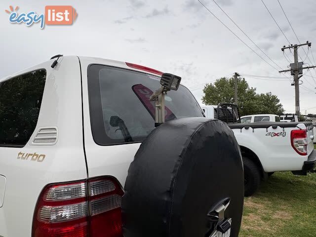 2003 TOYOTA LANDCRUISER (4X4)  WAGON, 5 DOORS, 7 SEATS