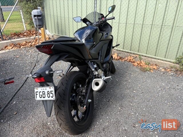 2022 Yamaha YZF-R3 Racing