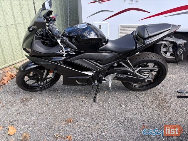 2022 Yamaha YZF-R3 Racing