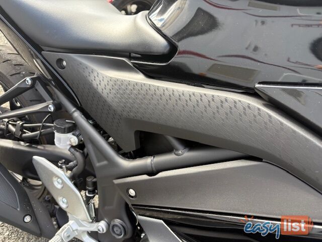 2022 Yamaha YZF-R3 Racing