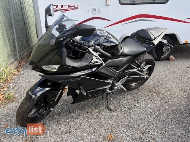 2022 Yamaha YZF-R3 Racing