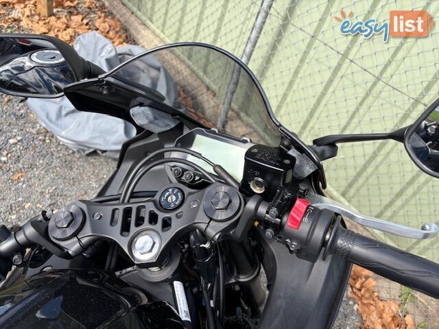2022 Yamaha YZF-R3 Racing