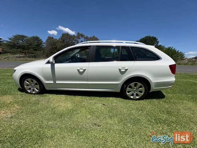 2011 SKODA SUPERB 103 TDI AMBITION 3T MY12 WAGON, 4 DOORS, 5 SEATS