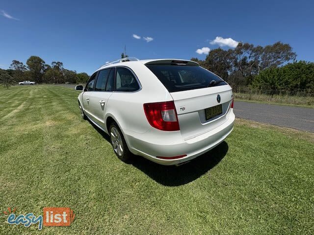 2011 SKODA SUPERB 103 TDI AMBITION 3T MY12 WAGON, 4 DOORS, 5 SEATS