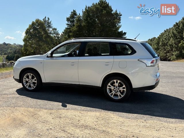 2013 MITSUBISHI OUTLANDER ES (4X4) ZJ MY14 SUV, 4 DOORS, 5 SEATS