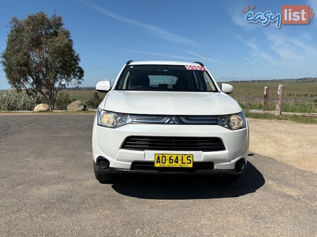 2013 MITSUBISHI OUTLANDER ES (4X4) ZJ MY14 SUV, 4 DOORS, 5 SEATS