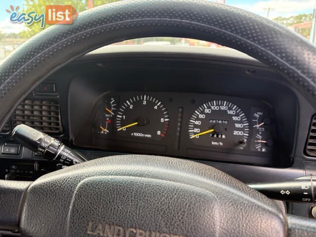 1995 TOYOTA LANDCRUISER GXL (4X4)  SUV, 4 DOORS, 8 SEATS