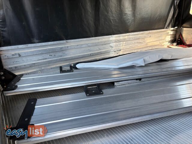 2022 TOYOTA HILUX WORKMATE (4X2) TGN121R UTE TRAY, 2 DOORS, 2 SEATS