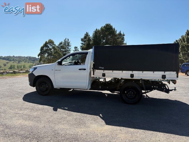 2022 TOYOTA HILUX WORKMATE (4X2) TGN121R UTE TRAY, 2 DOORS, 2 SEATS