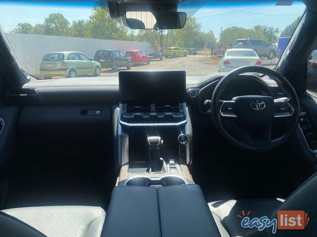 2024 Toyota Landcruiser Sahara 4x4 Wagon Silver, Automatic