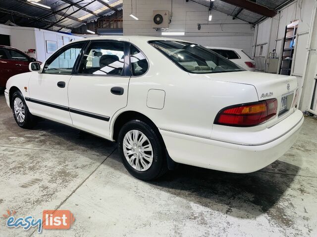 2001  TOYOTA AVALON CSX MCX10R SEDAN