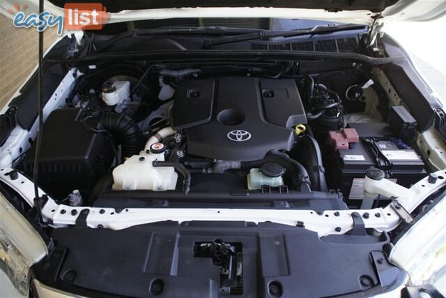 2017 TOYOTA HILUX SR DUAL CAB GUN126R CAB CHASSIS