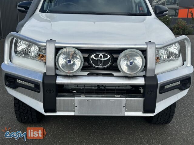 2017 TOYOTA HILUX SR DUAL CAB GUN126R CAB CHASSIS