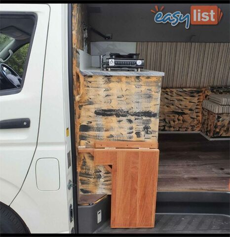 2009 TOYOTA HIACE COMMUTER TRH223R MY07 UPGRADE PEOPLE MOVER, 3 DOORS, 14 SEATS