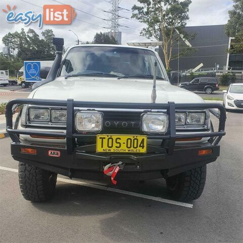 1994 TOYOTA LANDCRUISER GXL (4X4)  SUV, 4 DOORS, 8 SEATS