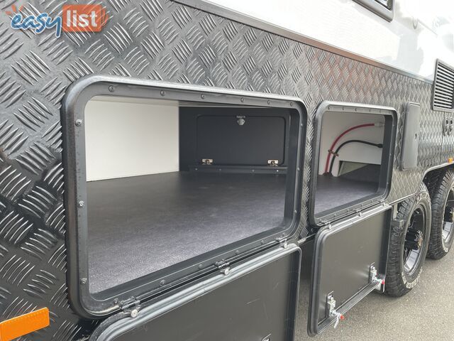 On The Move Caravans 18'6'' Family Wide Bunk