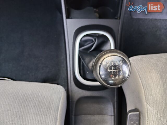 2006 Nissan Tiida ST Sedan Manual