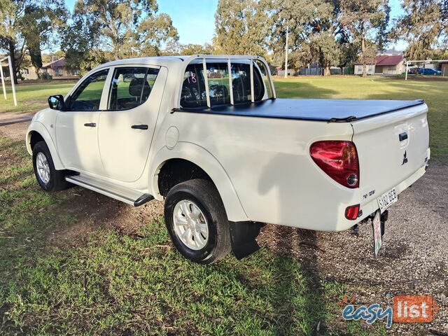 2014 Mitsubishi Triton  GLX 4X4 DUAL CAB TURBO DIESEL 