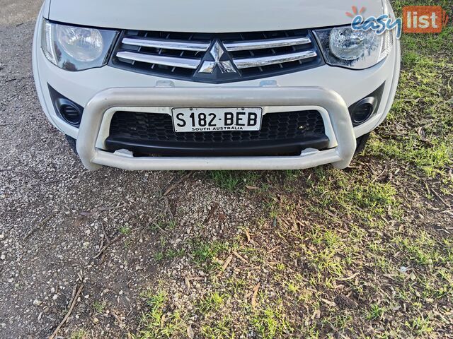 2014 Mitsubishi Triton  GLX 4X4 DUAL CAB TURBO DIESEL 