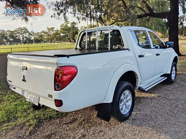 2014 Mitsubishi Triton  GLX 4X4 DUAL CAB TURBO DIESEL 