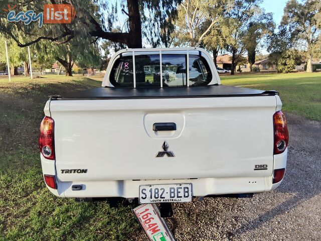 2014 Mitsubishi Triton  GLX 4X4 DUAL CAB TURBO DIESEL 