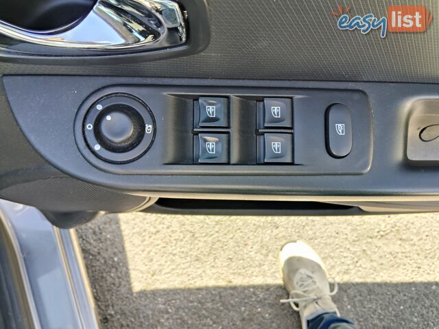 2014 Renault Clio EXPRESSION Hatchback Automatic