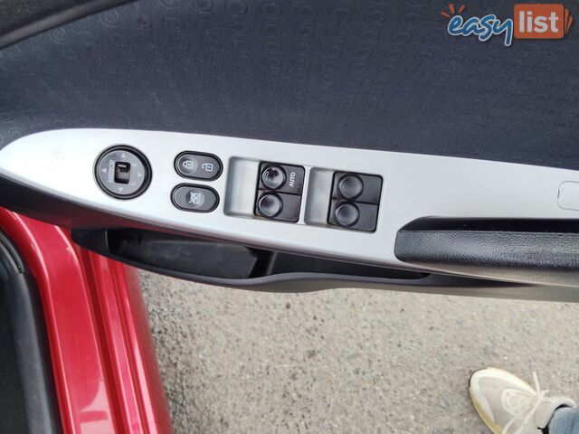 2013 Hyundai Accent ELITE Hatchback Manual
