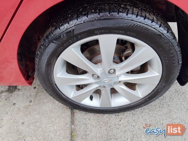 2013 Hyundai Accent ELITE Hatchback Manual