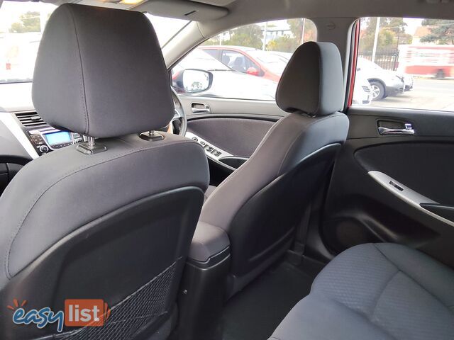 2013 Hyundai Accent ELITE Hatchback Manual