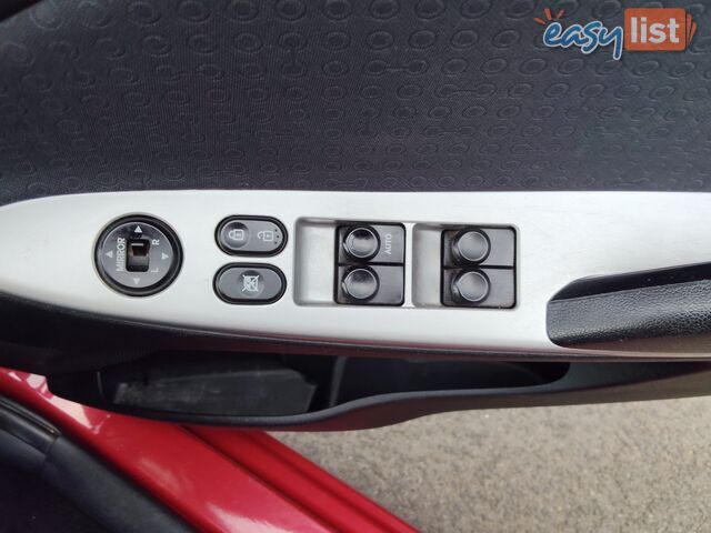 2013 Hyundai Accent ELITE Hatchback Manual