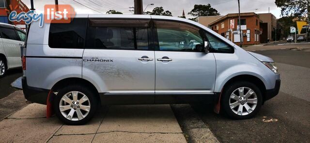 2009 MITSUBISHI DELICA D:5  -