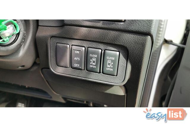 2010 NISSAN ELGRAND   OTHERCAR
