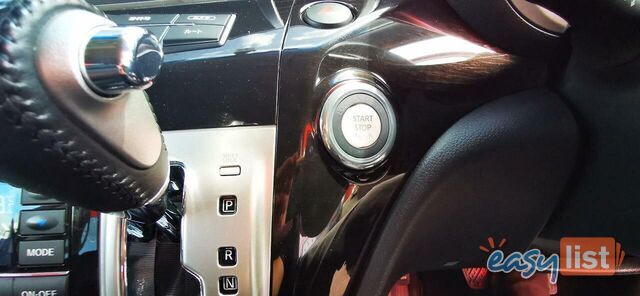 2010 NISSAN ELGRAND HIGHWAY STAR  COMMERCIAL