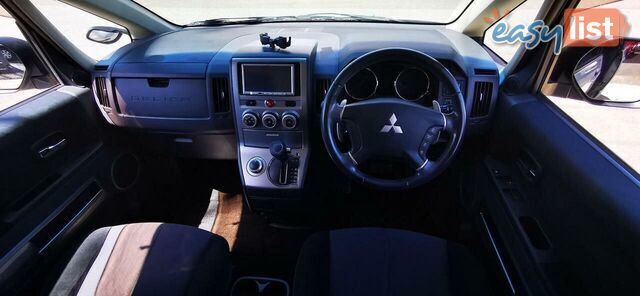 2010 MITSUBISHI DELICA D:5  -
