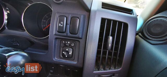 2010 MITSUBISHI DELICA D:5  -