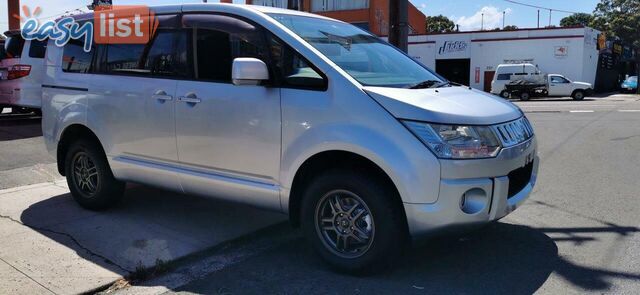 2010 MITSUBISHI DELICA D:5  -