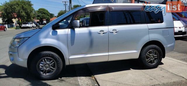 2010 MITSUBISHI DELICA D:5  -
