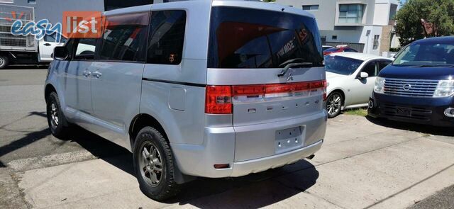 2010 MITSUBISHI DELICA D:5  -