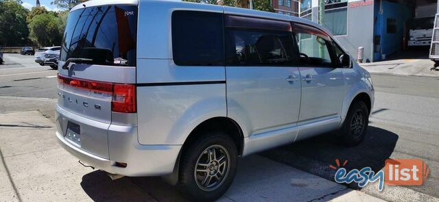 2010 MITSUBISHI DELICA D:5  -
