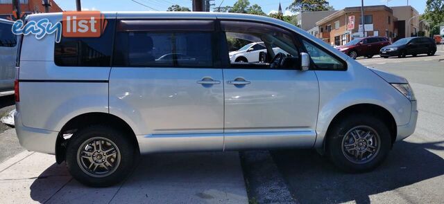 2010 MITSUBISHI DELICA D:5  -
