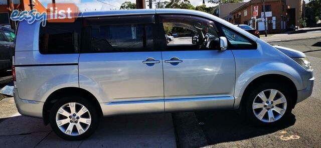 2010 MITSUBISHI DELICA D:5  -