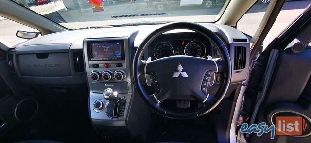 2010 MITSUBISHI DELICA D:5  -