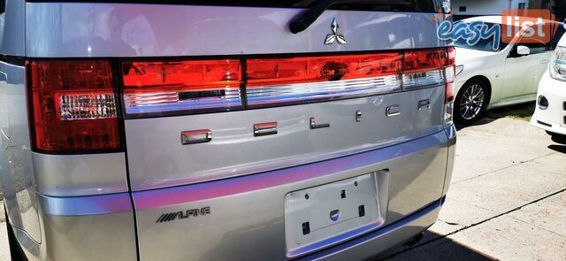 2010 MITSUBISHI DELICA D:5  -