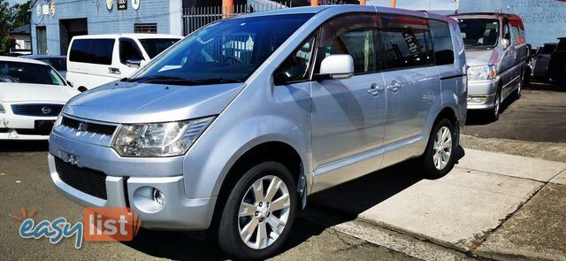 2010 MITSUBISHI DELICA D:5  -